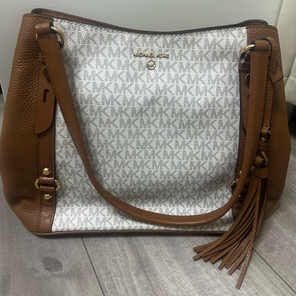 Michael Kors Tan and White Shoulder Bag